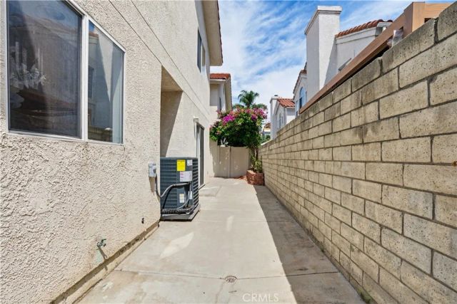 18334 Keswick St., Reseda, CA 91335