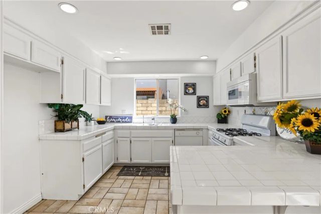 18334 Keswick St., Reseda, CA 91335
