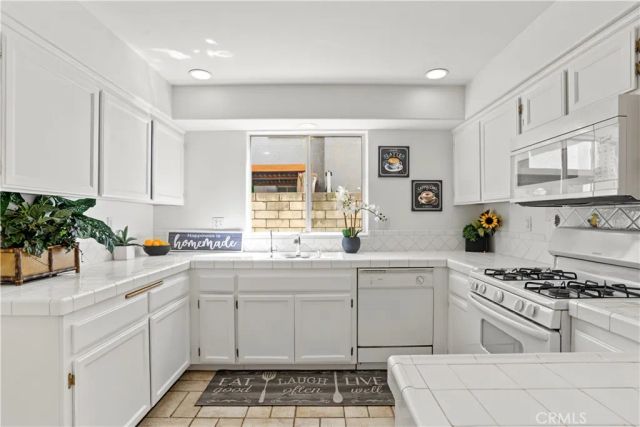 18334 Keswick St., Reseda, CA 91335