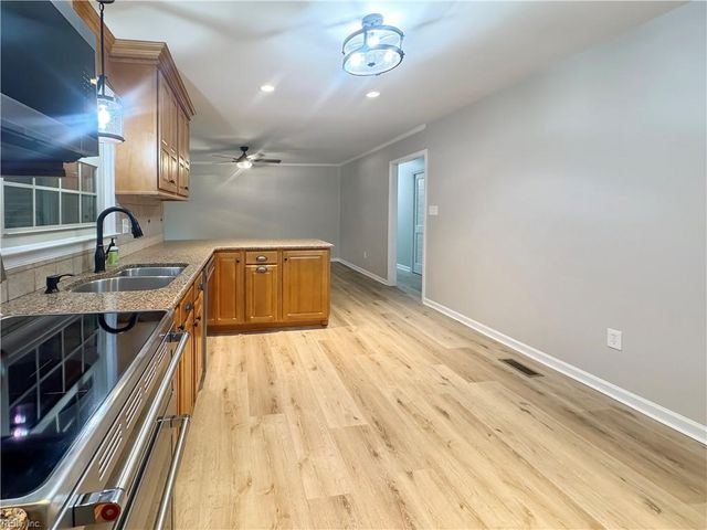 316 Sharon DR, Seaford, VA 23696