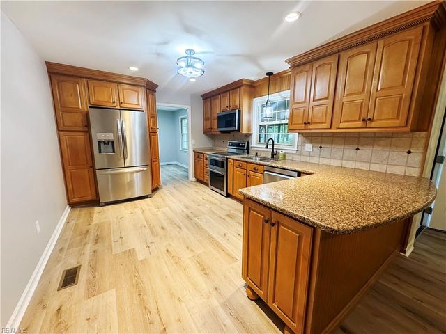 316 Sharon DR, Seaford, VA 23696