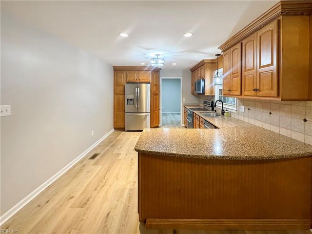 316 Sharon DR, Seaford, VA 23696