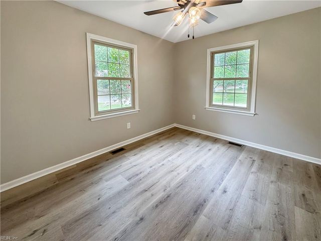 316 Sharon DR, Seaford, VA 23696