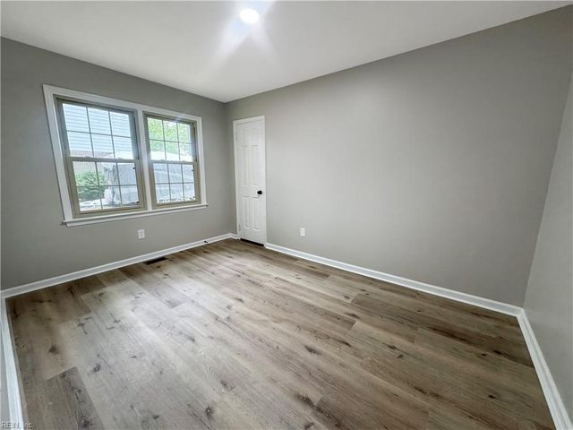 316 Sharon DR, Seaford, VA 23696