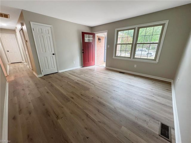 316 Sharon DR, Seaford, VA 23696