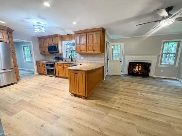 316 Sharon DR, Seaford, VA 23696