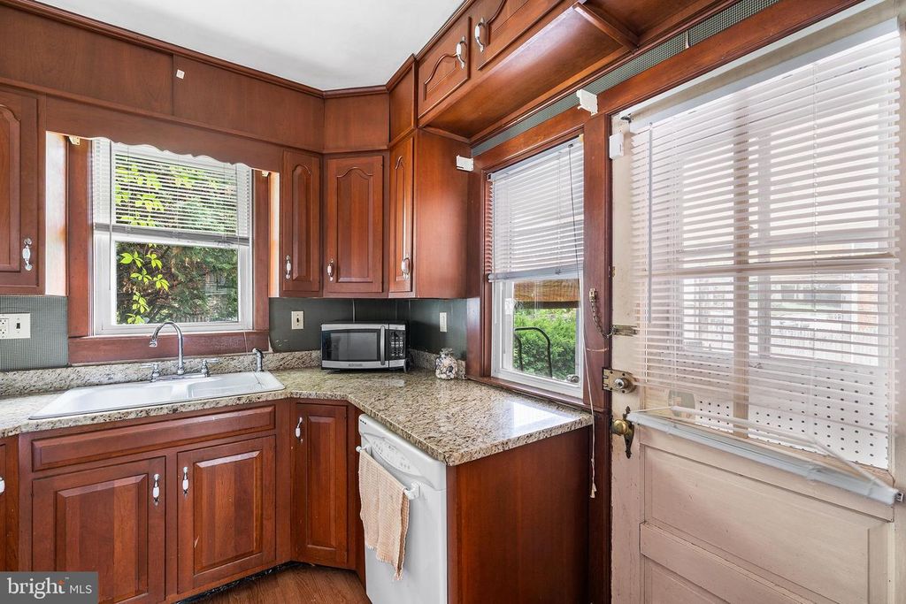 Image 10 of property listing at 103 9TH AVE, Brooklyn, MD 21225