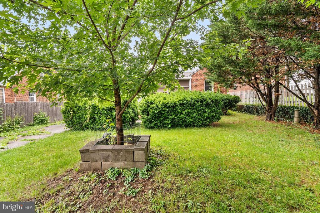 Image 31 of property listing at 103 9TH AVE, Brooklyn, MD 21225