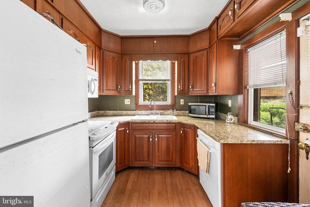 Image 8 of property listing at 103 9TH AVE, Brooklyn, MD 21225
