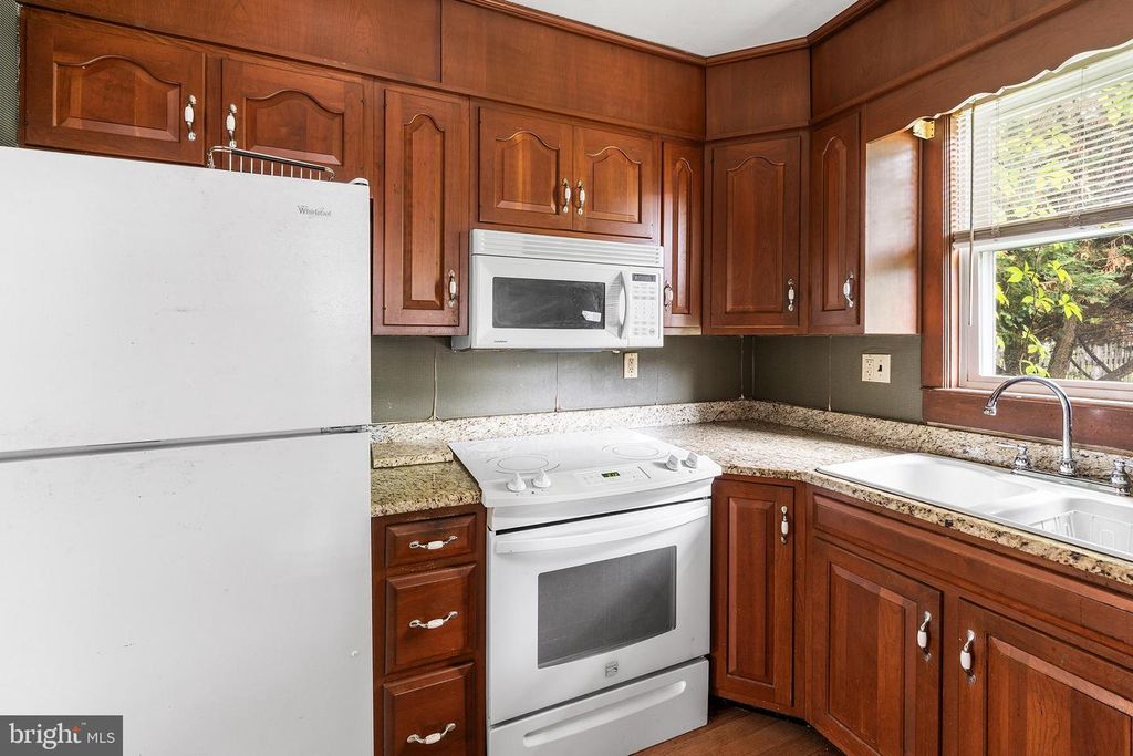 Image 9 of property listing at 103 9TH AVE, Brooklyn, MD 21225