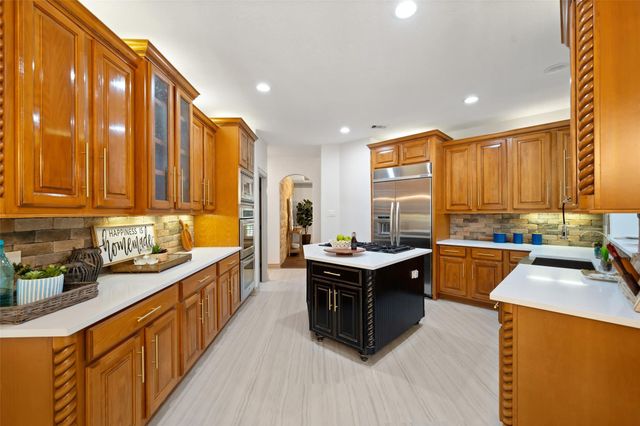 10332 Hunter Creek Lane, Conroe, TX 77304