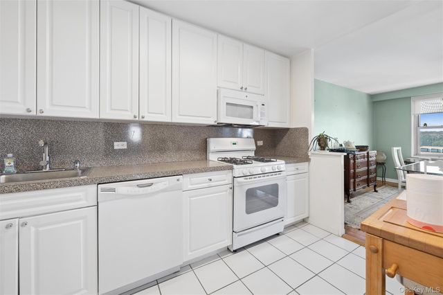 2500 Johnson Avenue 12N, Bronx, NY 10463