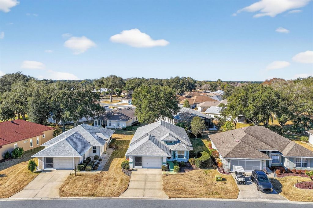 Image 3 of property listing at 21743 KING JOHN STREET, Leesburg, FL 34748