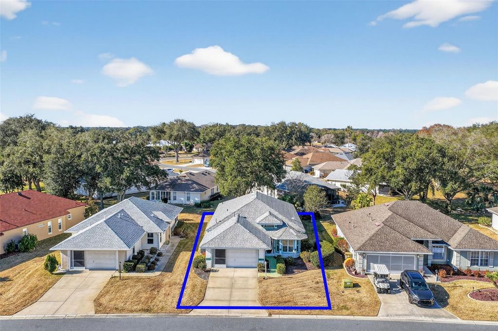 Image 4 of property listing at 21743 KING JOHN STREET, Leesburg, FL 34748