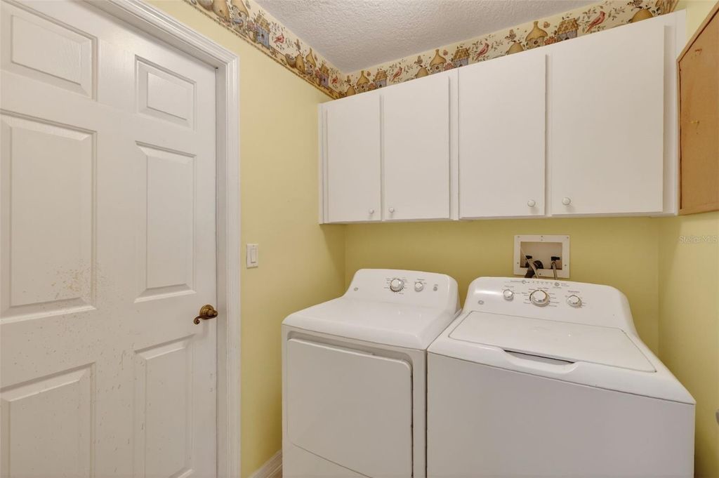 Image 40 of property listing at 21743 KING JOHN STREET, Leesburg, FL 34748