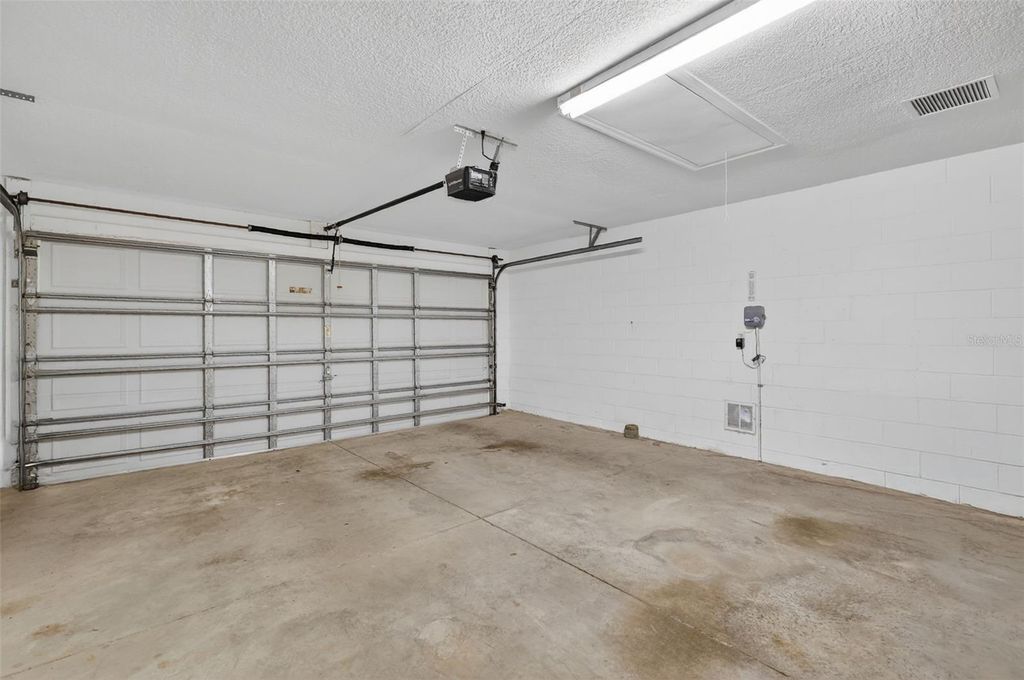 Image 43 of property listing at 21743 KING JOHN STREET, Leesburg, FL 34748