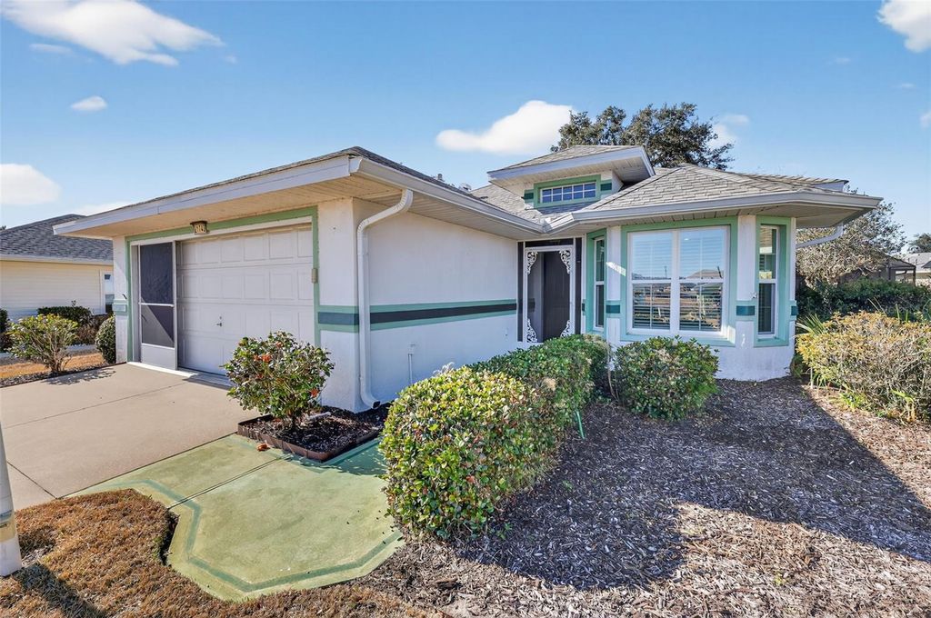 Image 9 of property listing at 21743 KING JOHN STREET, Leesburg, FL 34748