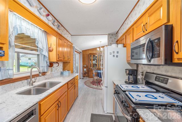 40 Warner Road, Canton, NC 28716