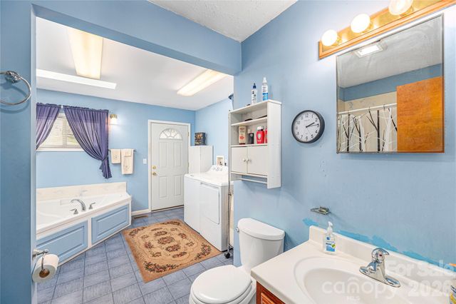40 Warner Road, Canton, NC 28716