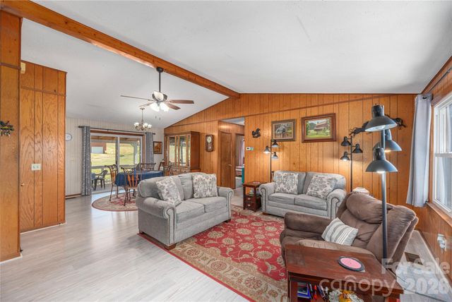 40 Warner Road, Canton, NC 28716