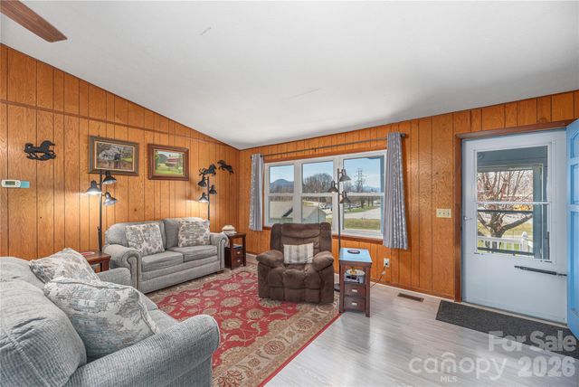 40 Warner Road, Canton, NC 28716