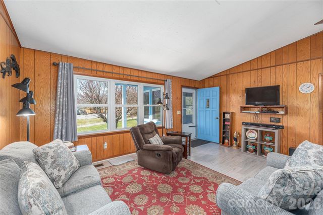 40 Warner Road, Canton, NC 28716
