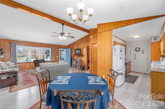 40 Warner Road, Canton, NC 28716