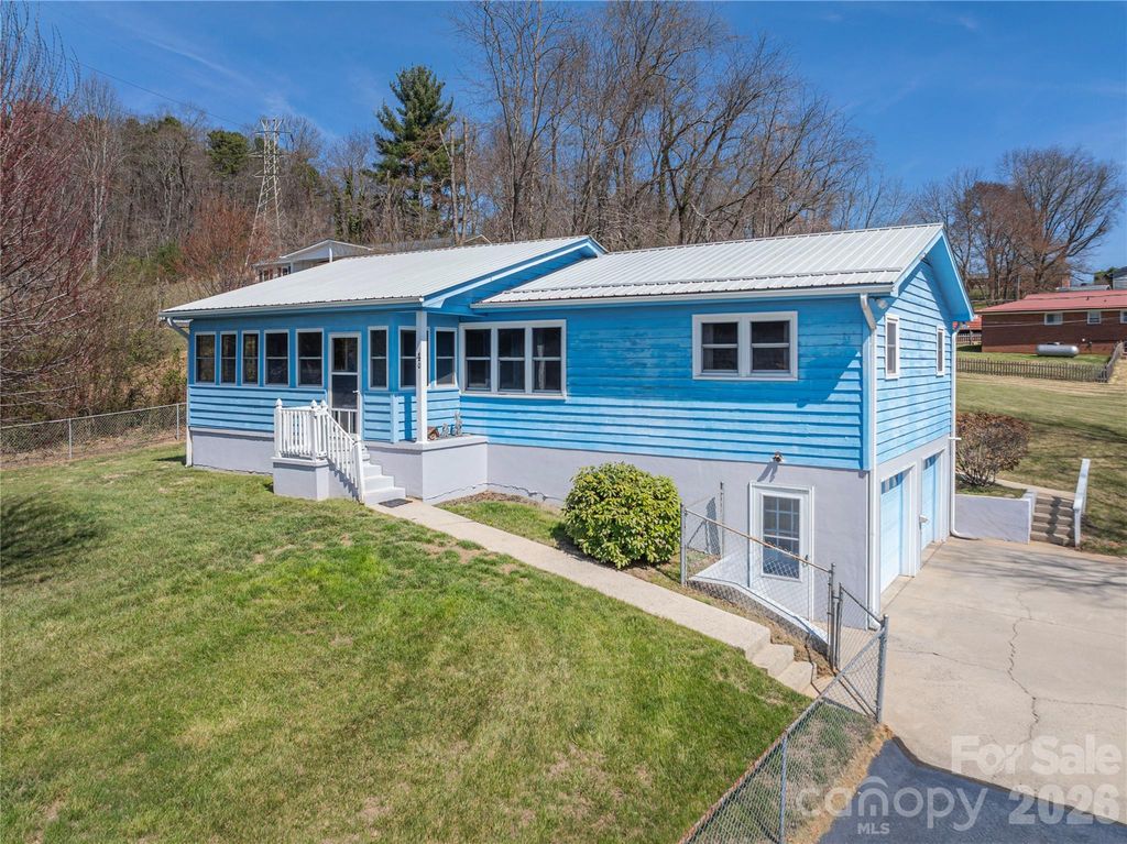 40 Warner Road, Canton, NC 28716