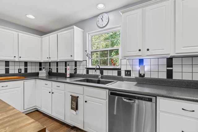 1092 Blackjack School Road, Marionville, MO 65705