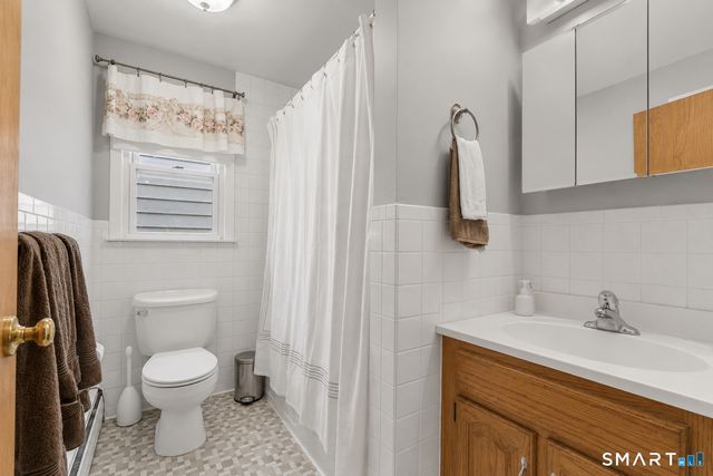 32 Hackett Circle North, Stamford, CT 06906