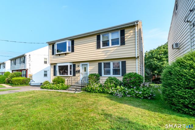 32 Hackett Circle North, Stamford, CT 06906
