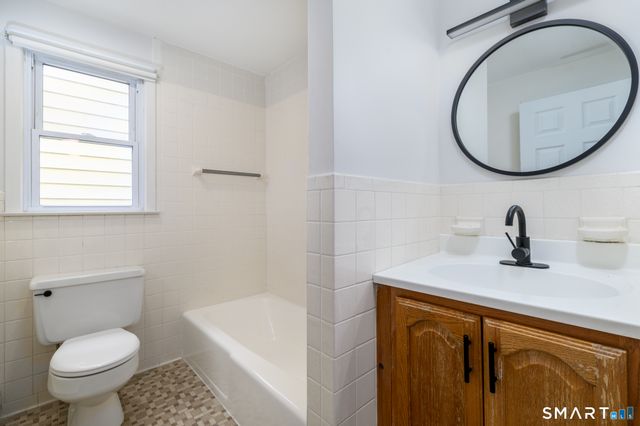 32 Hackett Circle North, Stamford, CT 06906