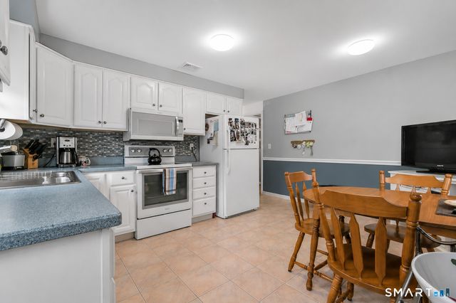 32 Hackett Circle North, Stamford, CT 06906