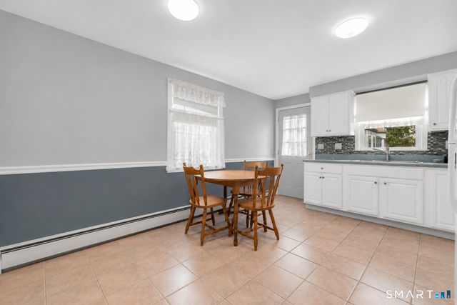 32 Hackett Circle North, Stamford, CT 06906