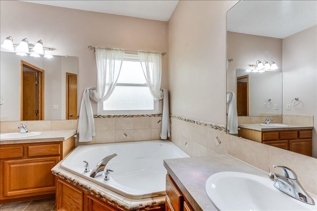 2206 E Myrtlewood, Derby, KS 67037