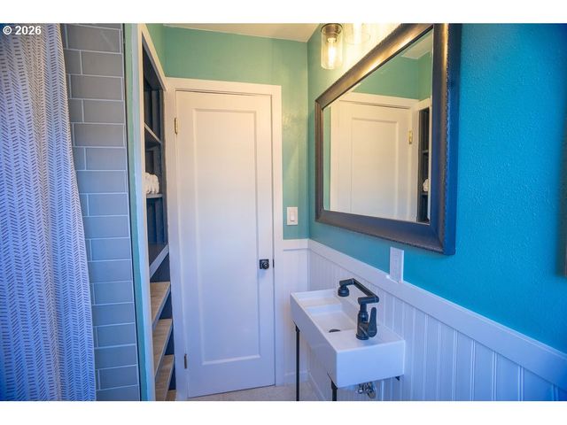 118 E 38TH St, Vancouver, WA 98663