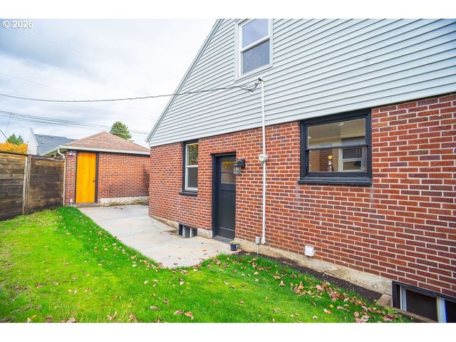 118 E 38TH St, Vancouver, WA 98663