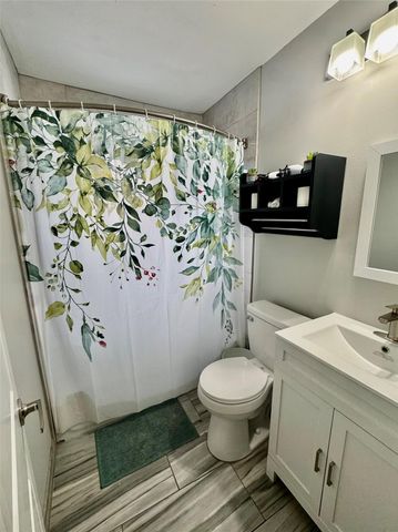 6705 Fairway Drive 2, Houston, TX 77087