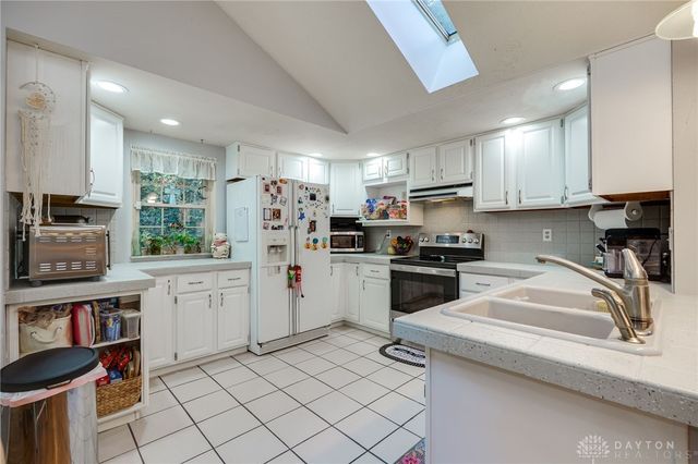 215 Colonial Lane, Washington Twp, OH 45429