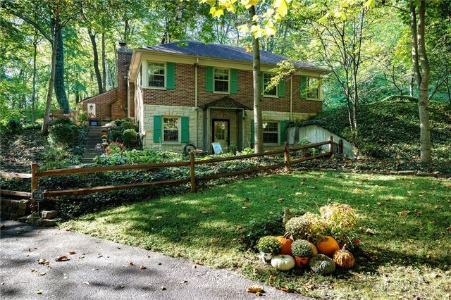 215 Colonial Lane, Washington Twp, OH 45429