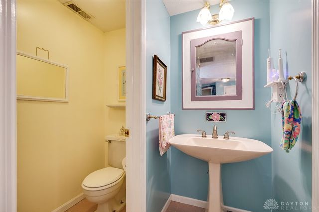 215 Colonial Lane, Washington Twp, OH 45429