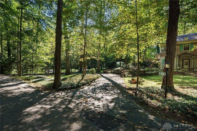 215 Colonial Lane, Washington Twp, OH 45429