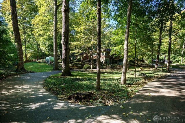 215 Colonial Lane, Washington Twp, OH 45429