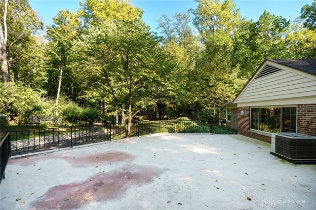 215 Colonial Lane, Washington Twp, OH 45429