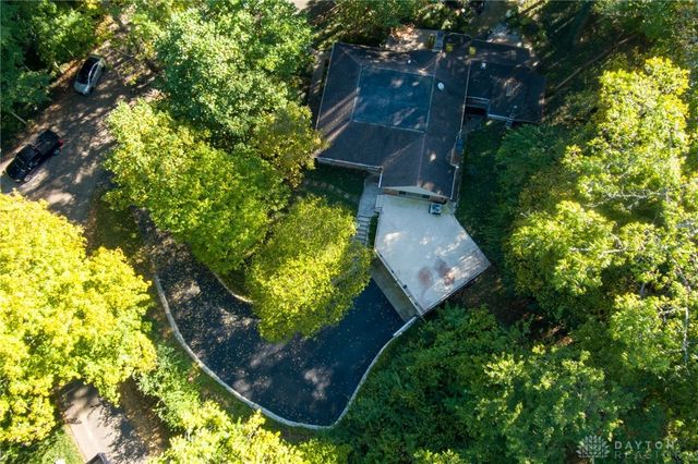 215 Colonial Lane, Washington Twp, OH 45429