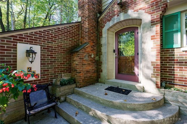 215 Colonial Lane, Washington Twp, OH 45429