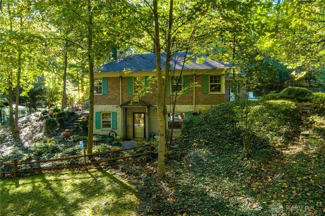 215 Colonial Lane, Washington Twp, OH 45429