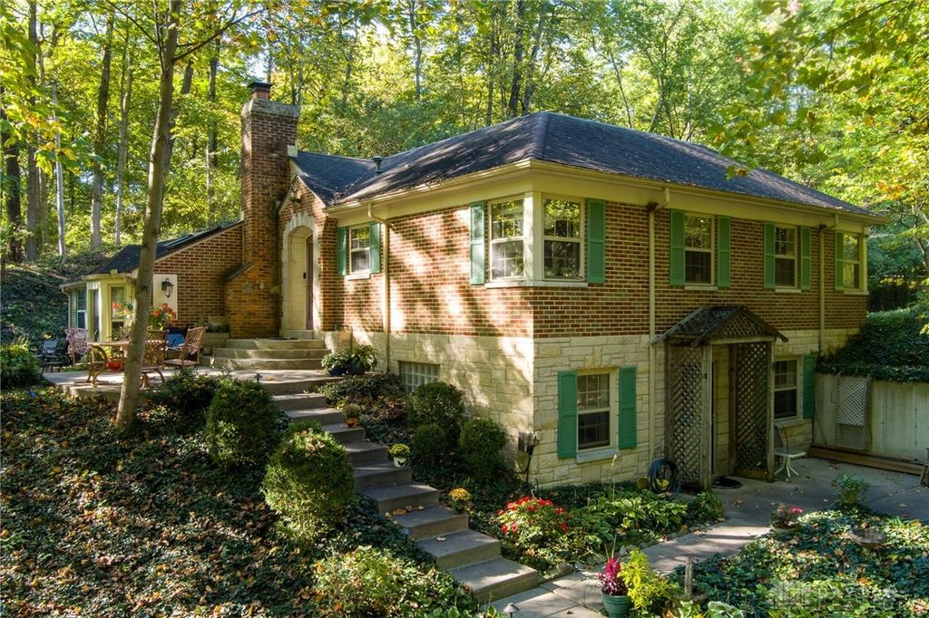 215 Colonial Lane, Washington Twp, OH 45429