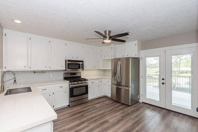 4509 Country Club Drive, Dickinson, TX 77539