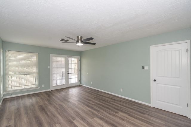 4509 Country Club Drive, Dickinson, TX 77539